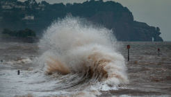 7,5 büyüklüğündeki sarsıntının akabinde tsunami uyarısı