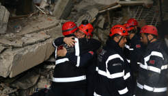Diyarbakır’da yıkılan binanın enkazından 27 saat sonra 1 kişi kurtarıldı