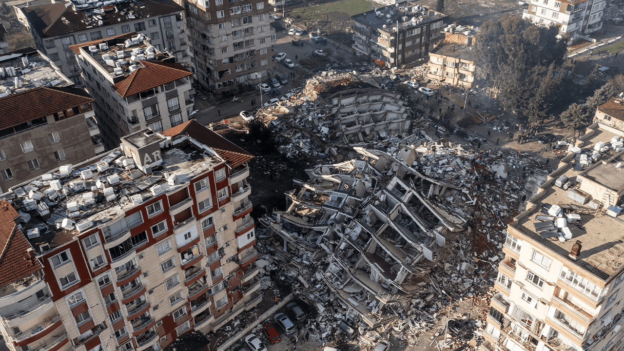 Hatay Kırıkhan’da 1500 depremzedenin tüm gereksinimleri karşılanıyor