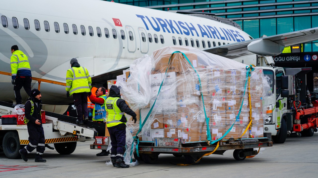 İstanbul Havalimanı sarsıntının lojistik merkezi oldu