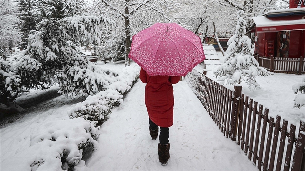 İstanbul’da kar yağışı başladı: Meteoroloji sarı kodlu ihtar yaptı