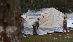 Sarsıntı bölgesinde ömür çadırları kurulmaya başlandı