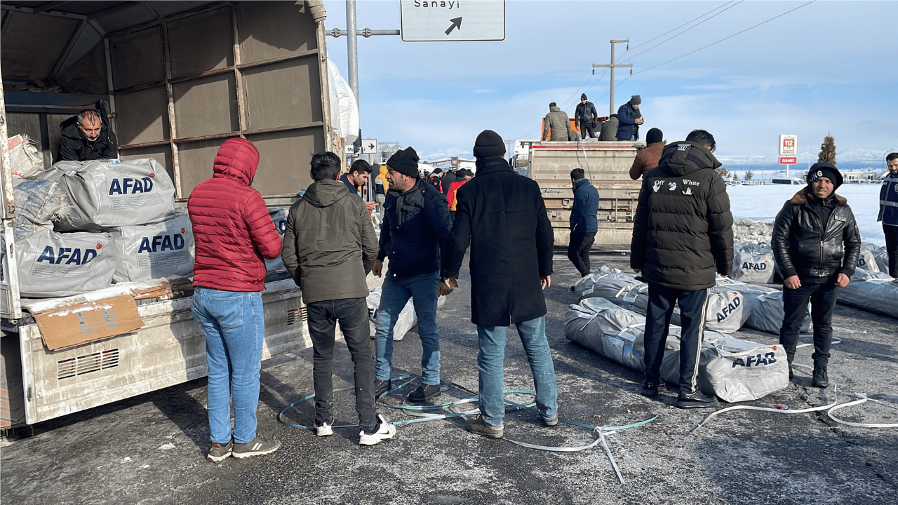 Sarsıntı bölgesine 1,6 milyar TL’lik acil durum ödeneği gönderildi