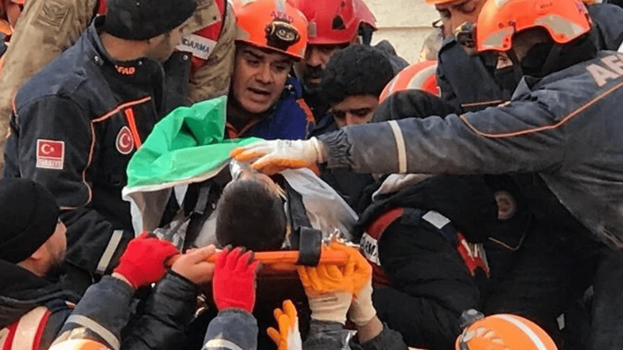 Sarsıntı felaketinin 5. günü: Hatay’da birebir enkazda 6 mucize!