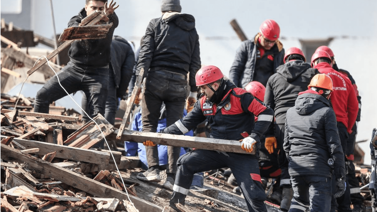 Son dakika! Zelzele bölgesinde maaşlar erken yatacak