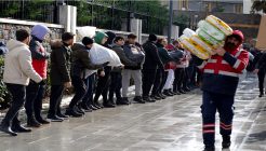 Tırlar dolusu yardım: Hem nakdi hem birebir dayanaklar sürüyor