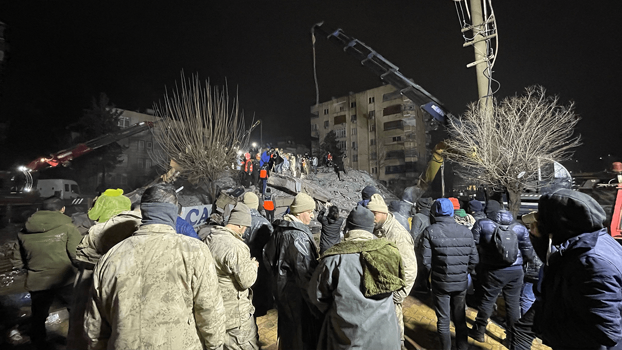 ZELZELE FELAKETİ: Kahramanmaraş’ta 9 saat ortayla iki büyük zelzele – Sarsıntıyla ilgili son haberler