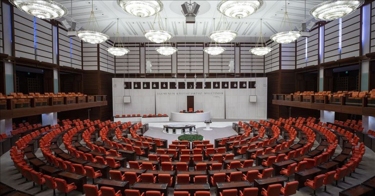 En düşük emekli maaşına artırım düzenlemesi Komisyon’dan geçti
