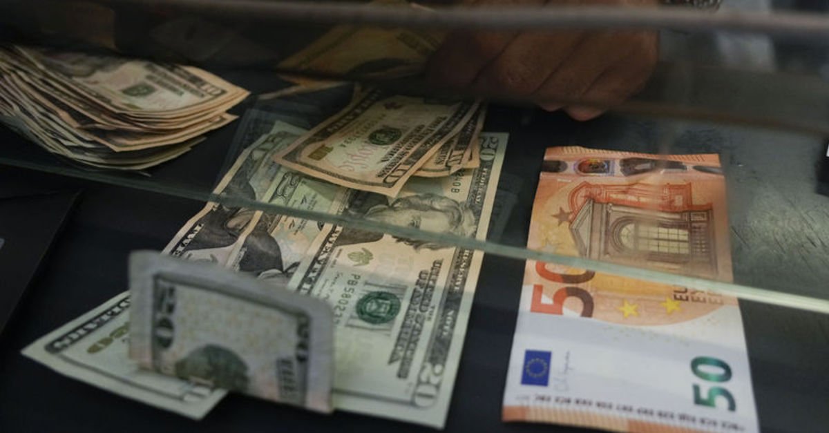 Euro, dolar karşısında yaklaşık 2 ayın doruğunda