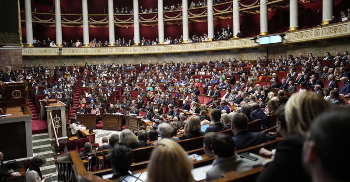 Fransa’da emeklilik ıslahatının kritik unsuru onaylandı