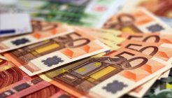 Dolar ve euro rekor tazeledi