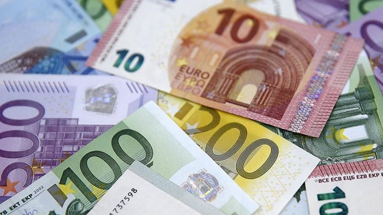 Euro birinci kere 23 lirayı aştı