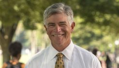 Philadelphia Fed Lideri Harker faiz artırımına orta verilmesini destekliyor