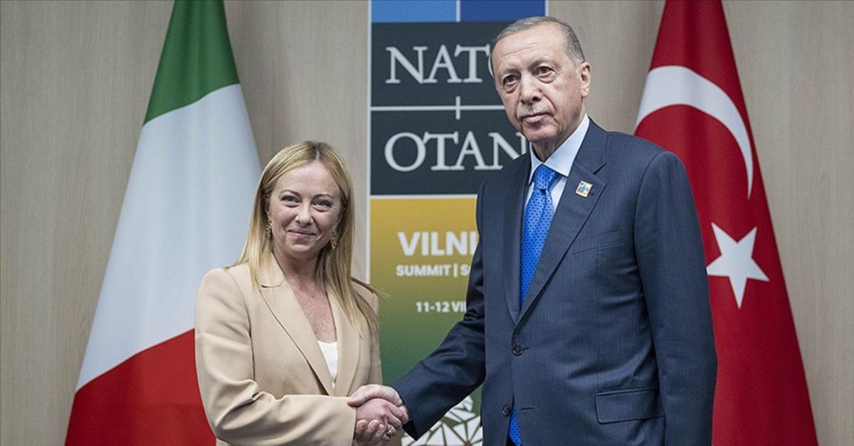 Erdoğan İtalya Başbakanı Meloni ile bir ortaya geldi